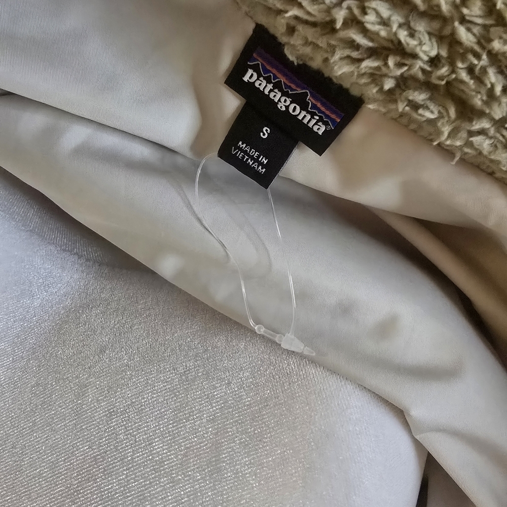 Patagonia Women's Cream Teddy Jacket - Picture 6 of 7